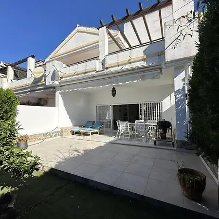 Con Barbacoa Y Piscina בית נופש אסטפונה