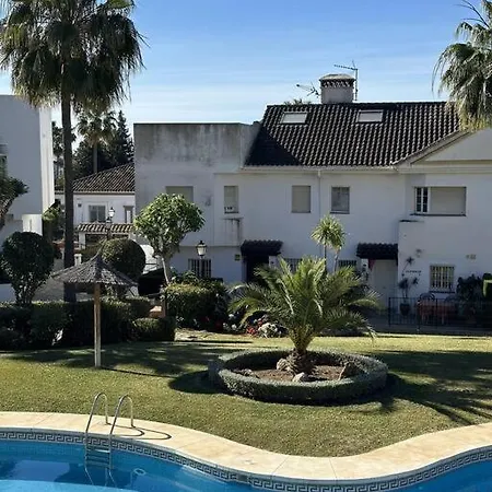 Con Barbacoa Y Piscina בית נופש *