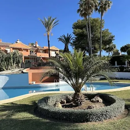 Con Barbacoa Y Piscina Ferienhaus *